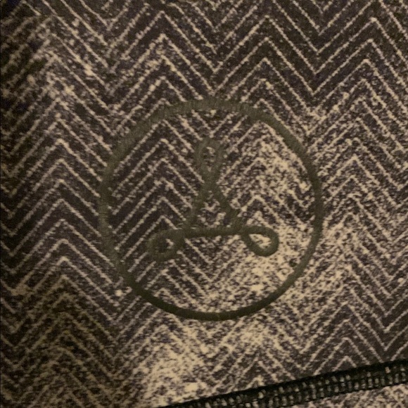 lululemon athletica Gray Patterned Leggings - Picture 2 of 8